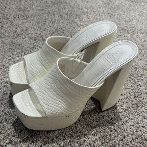 SCHUTZ Cream Textured Platform Mules